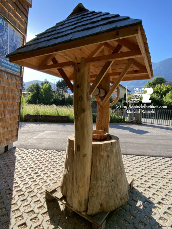 Ziehbrunnen aus Holz. Ausverkauft. – Bild 2